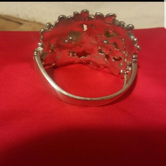 Floral Bracelet - Picture 3 of 3